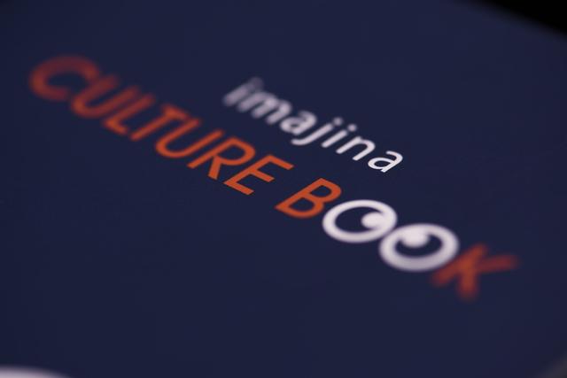 同社が制作している「カルチャーブック」
社内向けのブランディングに強みを持っている同社ならではの取り組みだ。
