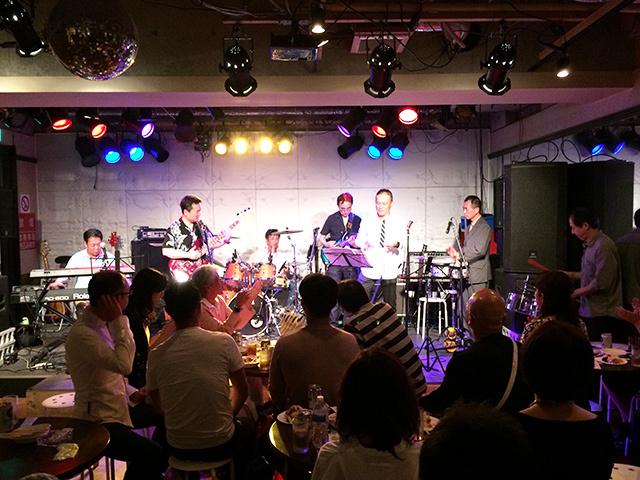 谷紳一氏の還暦パーティでのひとコマ。
社屋地下には秘密のスタジオも！