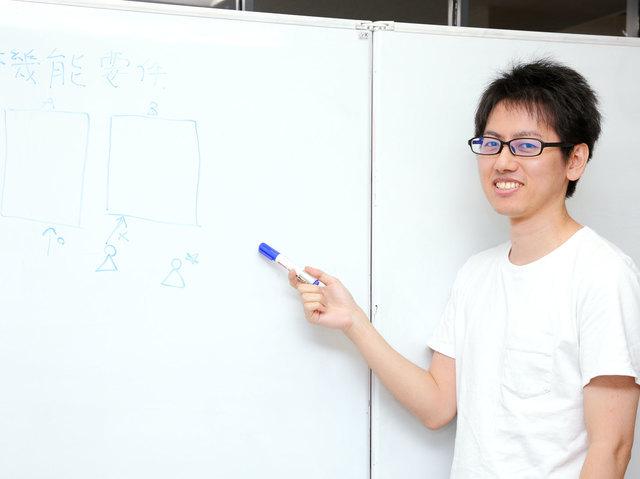 開発部・エンジニアの伊藤 聡志氏
薬剤師の資格と、製薬メーカーでの開発経験というユニークな経歴を持つ。