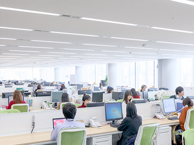 サーバアクセスログ市場で【商品名：ALogConVerter】は13年連続で国内シェアTOPを達成。