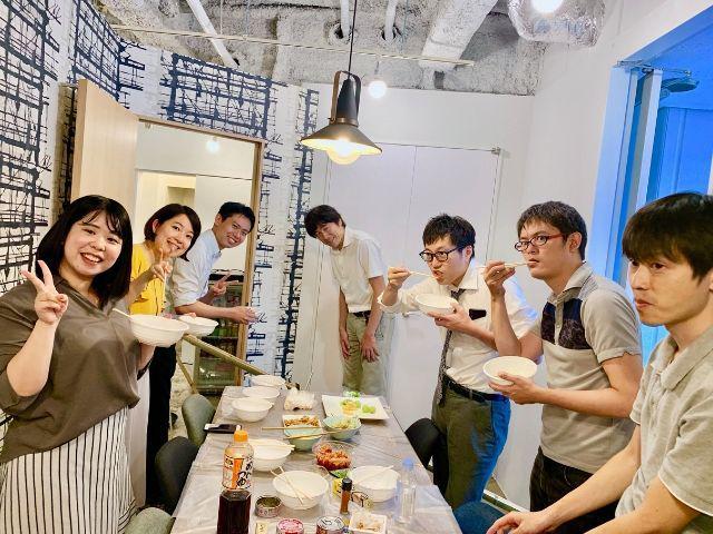 夏の風物詩「流しそうめん」をしました。