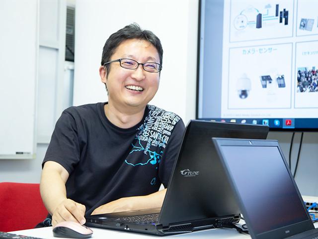 Ultimatrustには「タイムマシンを作りたい」というテーマがある。映像をディープラーニングで予測し、事件や事故を未然に防げるシステムを作るという構想だ。