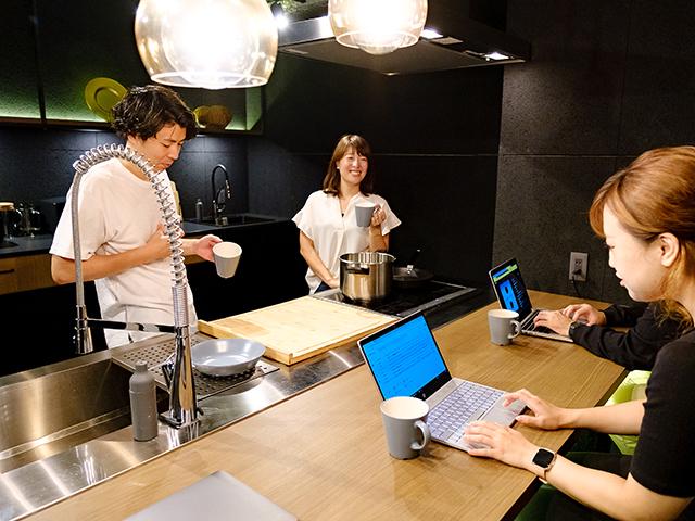 各分野のメンバー同士、フラットにコミュニケーションできる環境です。