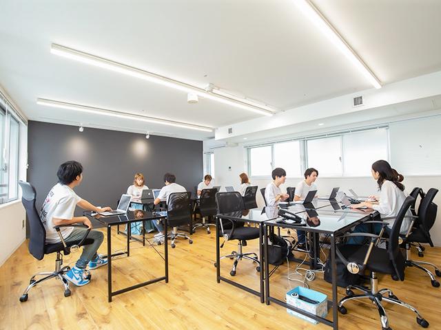 刺激とワクワク感を感じながら仕事に取組み、どこよりも早いスピードでの成長を目指すことのできる環境が同社にある。