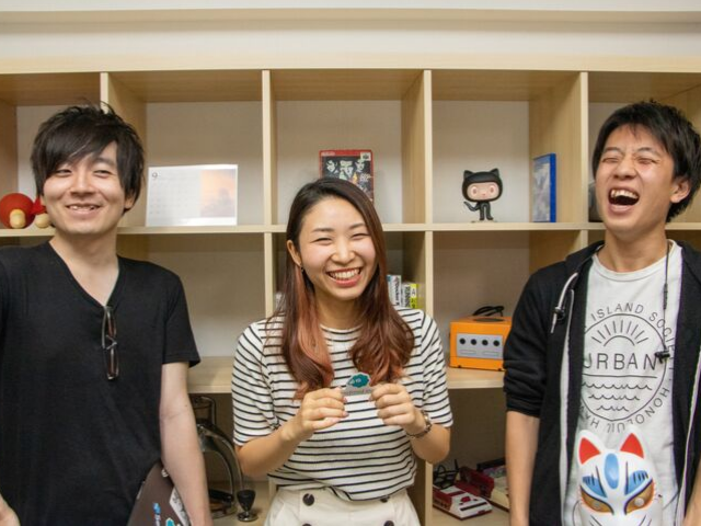 同社は技術トークが好きな人にフィットする環境。対話と合意と開発のプロセスを繰り返すスタイルなので、コミュニケーションをとることを楽しめる人に向いている。