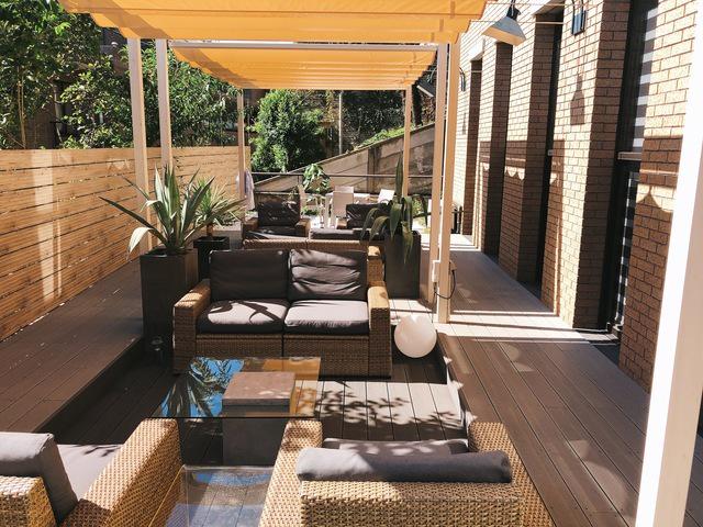 【バルコニー】
ランチや仕事の合間に一息つける休憩スペースも完備。より快適に働ける環境作りに力を入れています。