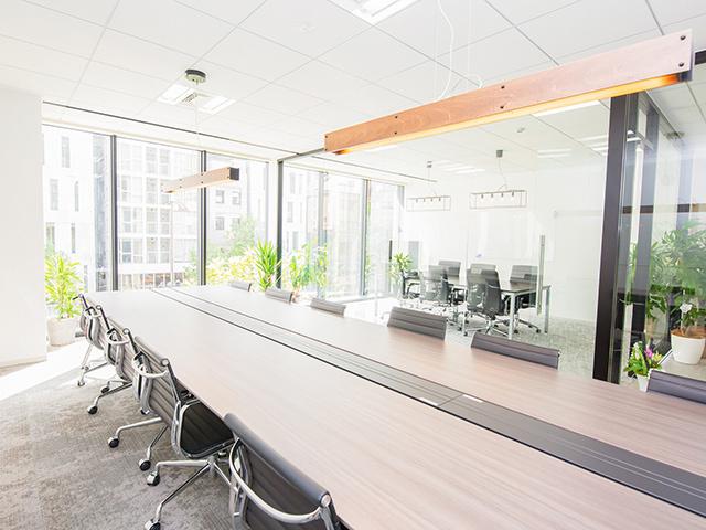 2025年に移転したオフィスです。最寄り駅は飯田橋から徒歩5分圏内と立地も便利な点もうれしいポイント。