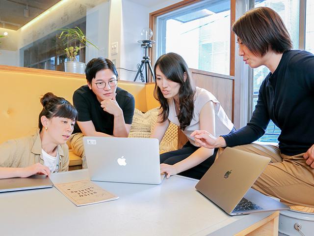 リズムのメンバーは仲が良いのも特徴。同社では毎月、決起会がある。月の初めに全社会議を行い、午前中に仕事を終わらせ夕方前にはみんなで飲み会も開催する風土だ。