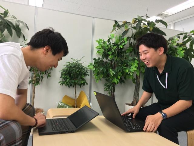 記事のテーマの選定は投稿者に一任しているが、より良い情報を良いカタチで届けるべく、社内で投稿記事の審査と再編集を行う。投稿者の記事をどう活かしきれるか、議論を繰り返す日々。