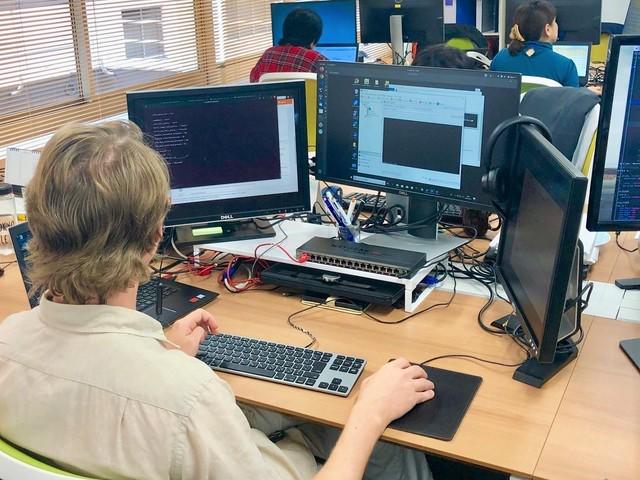 新製品として高解像度の素材を伝送することができる高速ファイル転送ソフトを独自開発した。