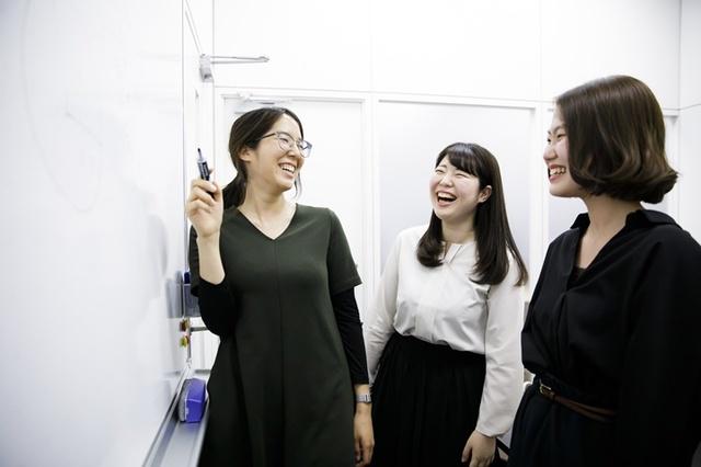 男女比はほぼ半々、20～50代がバランスよく在席しています。