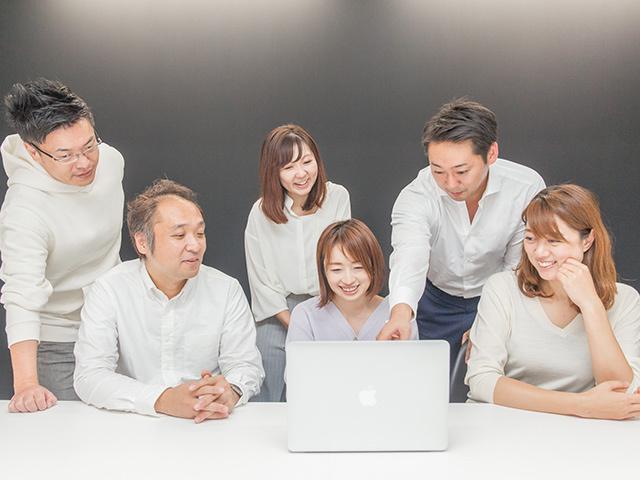 「Crossover」が私たちがもっとも大事にしている行動指針の一つ。フラットにオープンに議論しながら、様々なものを組み合わせて新たな価値を生み出していくことを大切にしている。