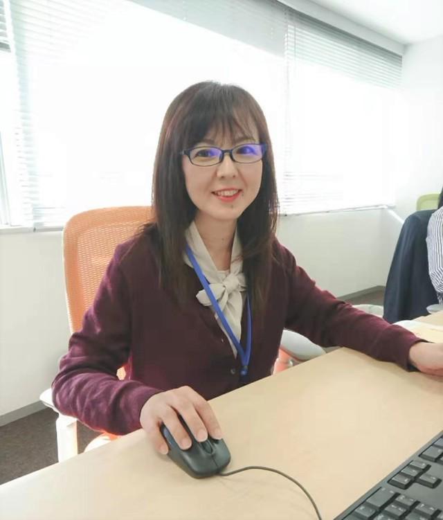 経理の永田さんは中途入社。営業補佐もしてくれる頼れる存在。