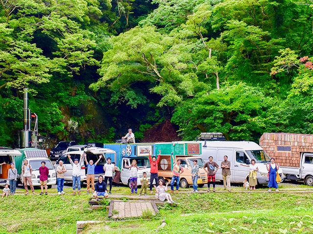 キャンピングカーのレンタル、車中泊・テント泊スポットと観光・買い物スポットの紹介などVANLIFEをテーマにした情報を提供する同社のサービスだけでVANLIFEがマルッと楽しめる。