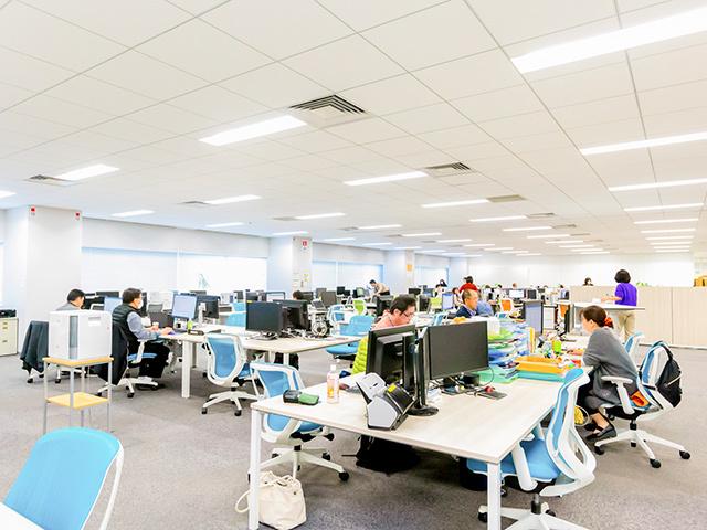 PHC(株)は「ホワイト500」（健康経営優良法人2019）に認定されている。オフィスはフリーアドレス。フレックスも、在宅勤務も活用でき、健康経営、働きがいのある環境づくりを進めている。
また女性活躍推進を表す「えるぼし」の三つ星（最高段階）も取得済み。