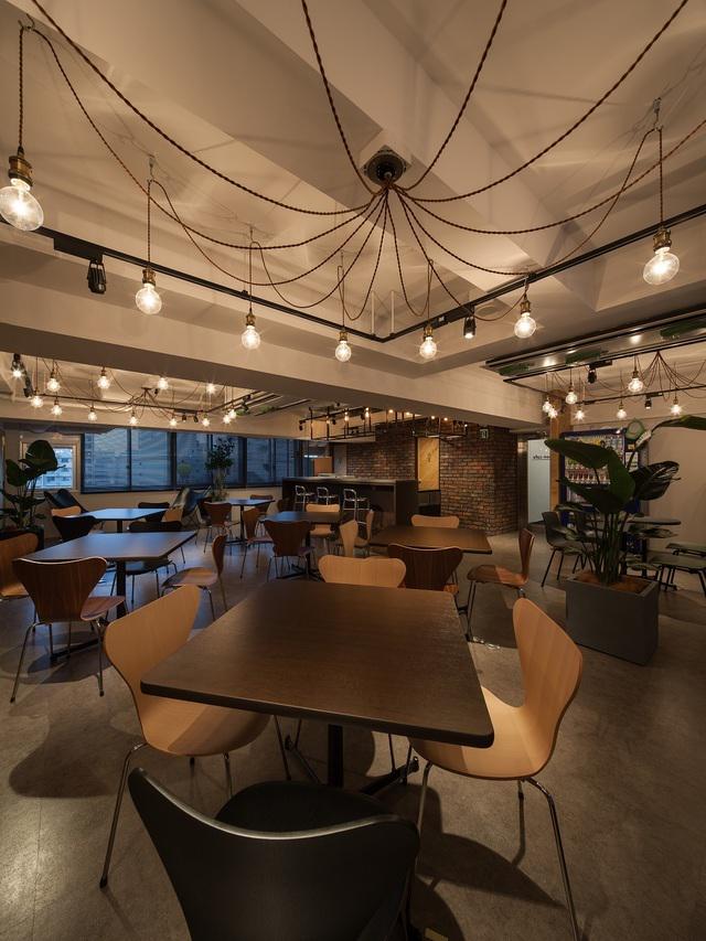 【本社9F≪Rismon Cafe≫】
ミーティングや休憩、決起会で利用するオープンスペース