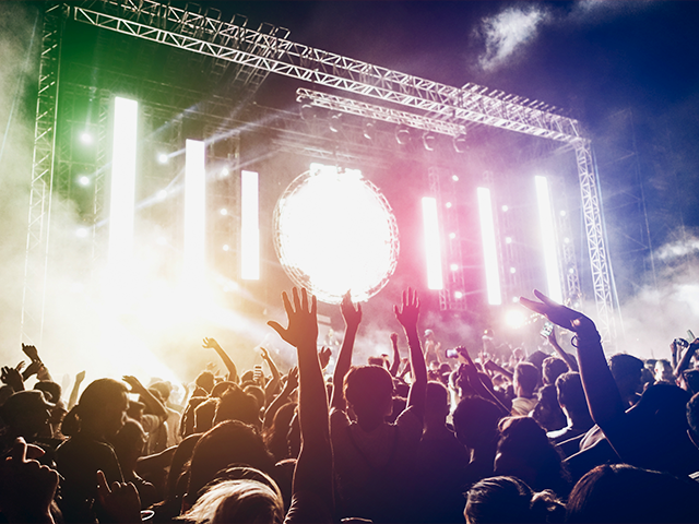 日本最大級ロックフェスティバルのアプリ、誰もが知る動画配信サービス、AIレシピ提案アプリなど、ビッグネームの案件を数多く手がけています。