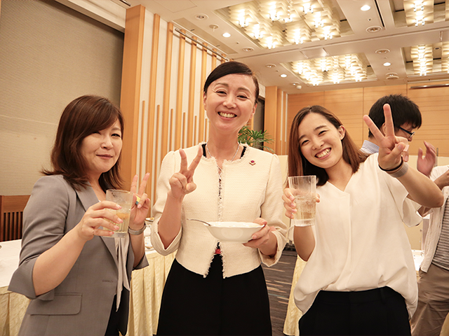 女性のエンジニア、そして管理職も在籍中。また、育児休暇や時短勤務制度等、仕事とプライベートを両立できる仕組みも整っています。