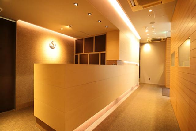 “共に生きる、より良く生きる”という経営理念を掲げ、美容再生医療・アンチエイジング医療の運営支援を行っている。