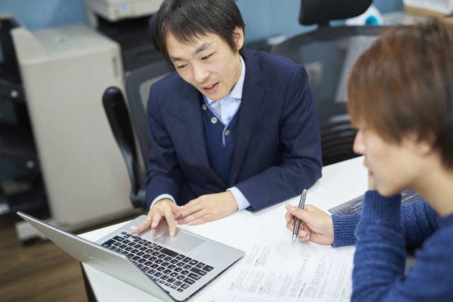 評価制度も独自のシステムを構築。業界未経験で入社した人材でも1年目からリーダー職として活躍するまでに育っている。