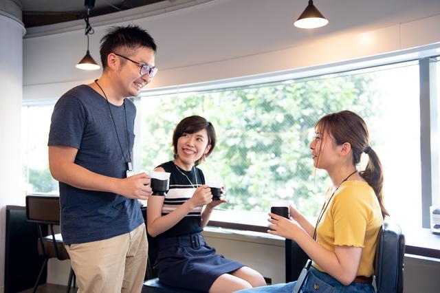 20～30代が中心の当社。距離感も近く風通しの良さも特徴の一つです。