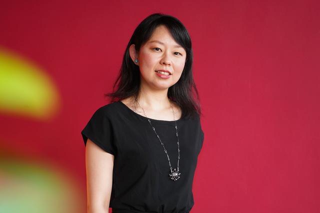 代表取締役　河野 理愛
1982年生まれ、徳島県出身。慶應義塾大学総合政策学部卒業。大学在学中のにNPO法人を設立し、その後SONY、ディー・ エヌ・エーでの経験を経て、 2013年コグニティ株式会社を設立。