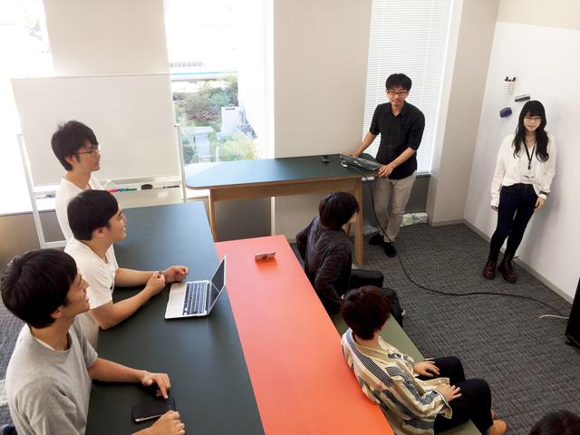 従業員数は20名ほどで、平均年齢は28歳。年齢の若いメンバーが集まった少人数制で経営している。