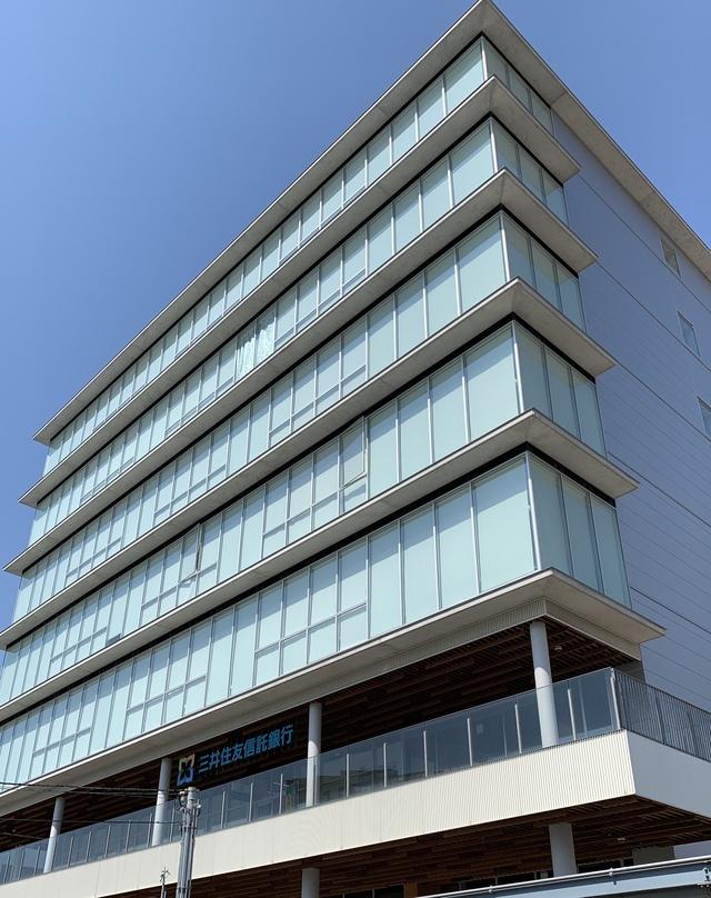 本社の外観です。