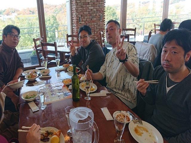 念願の社員旅行。みんなでキリンビール工場を見学しました。見学後のビールの試飲がとても美味しかったです。