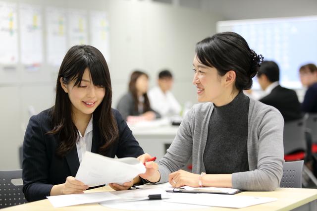 「他の誰にも負けない強みを持ってこそ、初めてお客様から信頼される」と考えている当社は、 毎週の勉強会などを通じて、知識の幅を広げています。