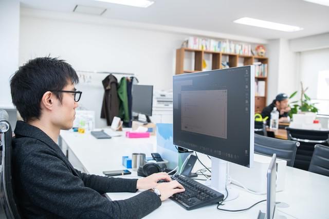 少数精鋭のエンジニアチームがサービス構築と改善に取り組んでいます。