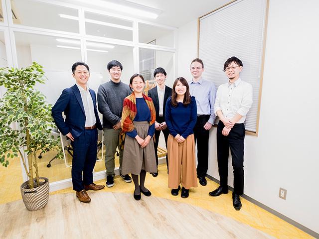 一人ひとりが自分らしさを大切にしながら、相手の個性を尊重するカルチャーがあり、前向きに自分の課題と向き合っており、みんな楽しそうに仕事に取り組んでいる。非常にアットホームなのも特徴で、温厚で社員想いの武岡氏を中心に、自然とあたたかい人の輪ができているような社風。