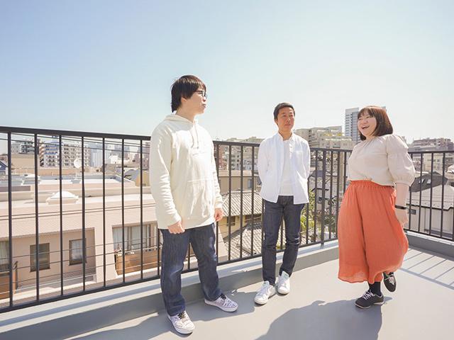 成長につながる案件を中心に受けるという判断や外部セミナーへの参加、書籍の購入、映画やアート鑑賞費用のサポート等のメンバーに対する投資は惜しまないスタンスだ。