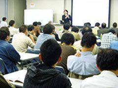 開始以来10年間で受講者は約3万人を数える、同社の投資セミナー。