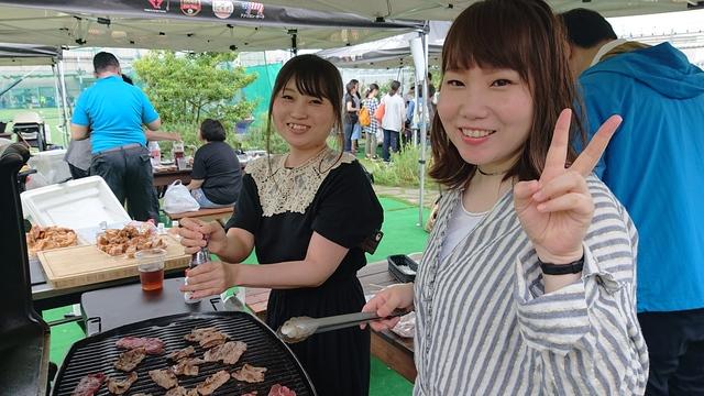 ◇◇バーベキュー開催◇◇
自由参加で開催してます。
社員の８割が参加☆今回は思考を変えて屋上BBQ♪