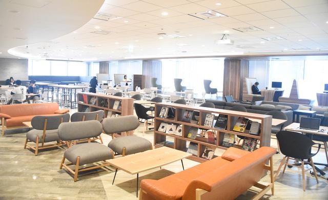 休憩室はおしゃれなカフェスペースのようになっています！コーヒーは50円で売っています
