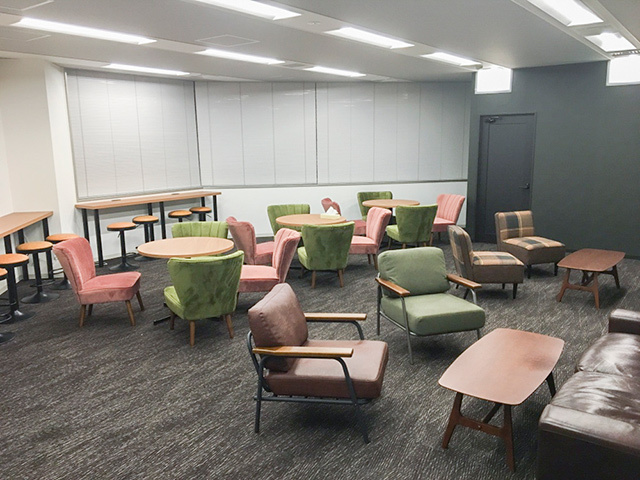 福岡新オフィスの中は休憩室も広々としています。