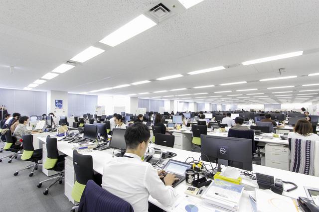 社内も仕切りがなく、フラットにコミュニケーションを取りながら働けます。