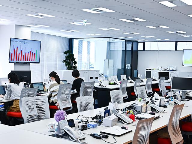 きれいで明るいペーパーレス執務室
照明は眼にやさしいLED