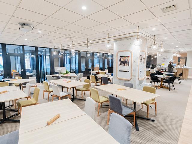 シェアオフィスに入居しており、週1回の出社日以外はリモートワークとしている。