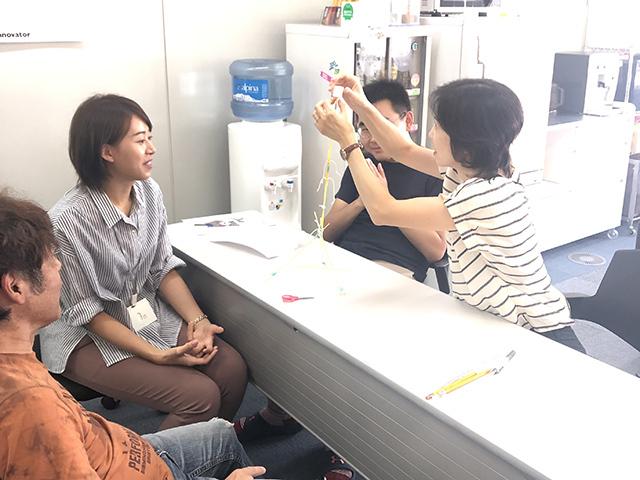 チームビルディングのためのワークショップを実施することも。社員同士のチームワークも抜群だ。