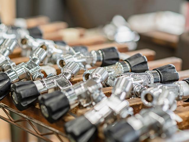 100年企業のこれからを一緒に創っていく仲間を募集している。興味がある人は話を聞いてみるとよいだろう。