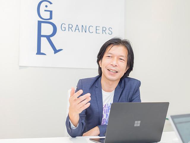 情報システム担当・大懸竜次氏
税務会計の世界では、これから自動化がどんどん進んでいく。税理士法人グランサーズは、この流れをチャンスと捉え、2020年4月に情報システム部を立ち上げた。