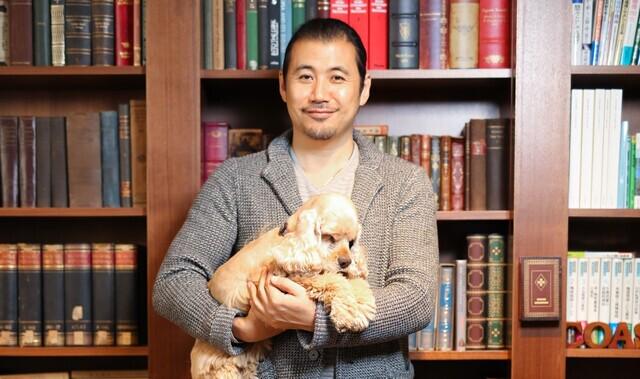 グループ共同代表目﨑雅昭と愛犬のきなこちゃん。