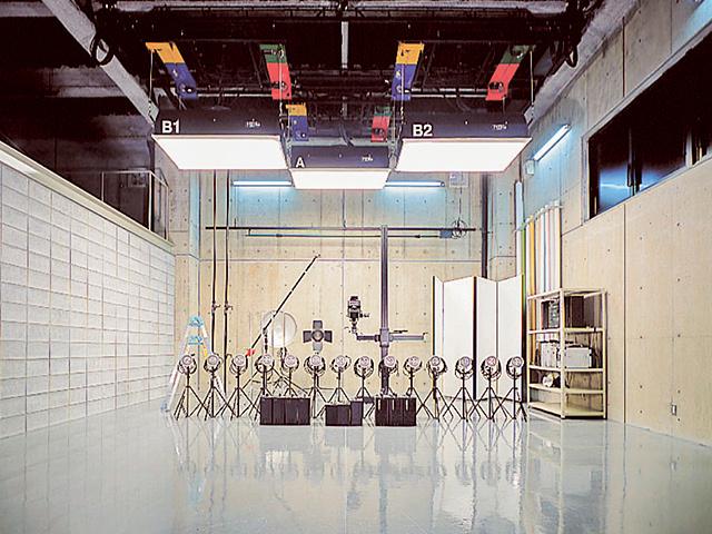 社内に大型撮影スタジオを完備し、クライアント様が思い描くイメージを大量に撮影できる能力を備えています。※岐阜本社