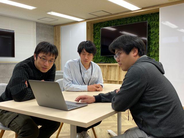 開発メンバーはそれぞれの分野のエキスパートが集まっています。個人の突破力に加え、チームになった時の爆発力はどこにも負けません。