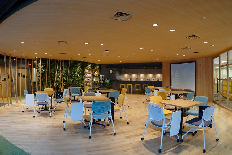 カフェスペースでは打合わせやイベントも行います！