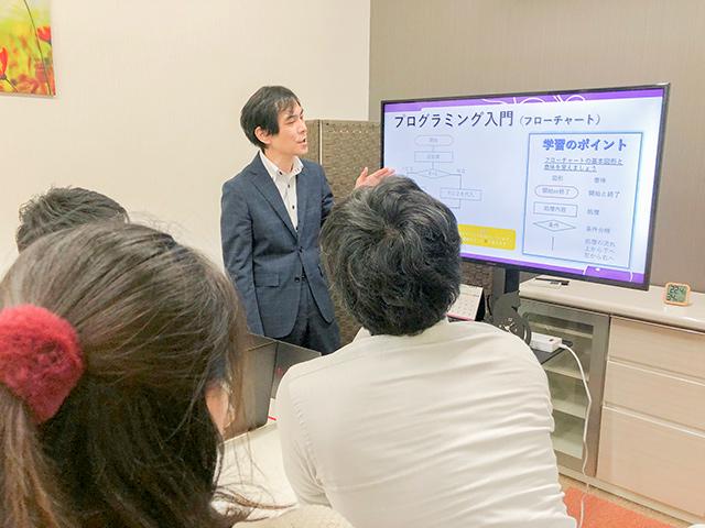 社内研修なども実施。形式ばったものではなく、気軽に実施できるのが強み。
