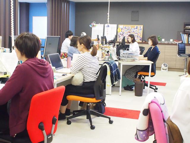 女性スタッフの割合が多い会社です。