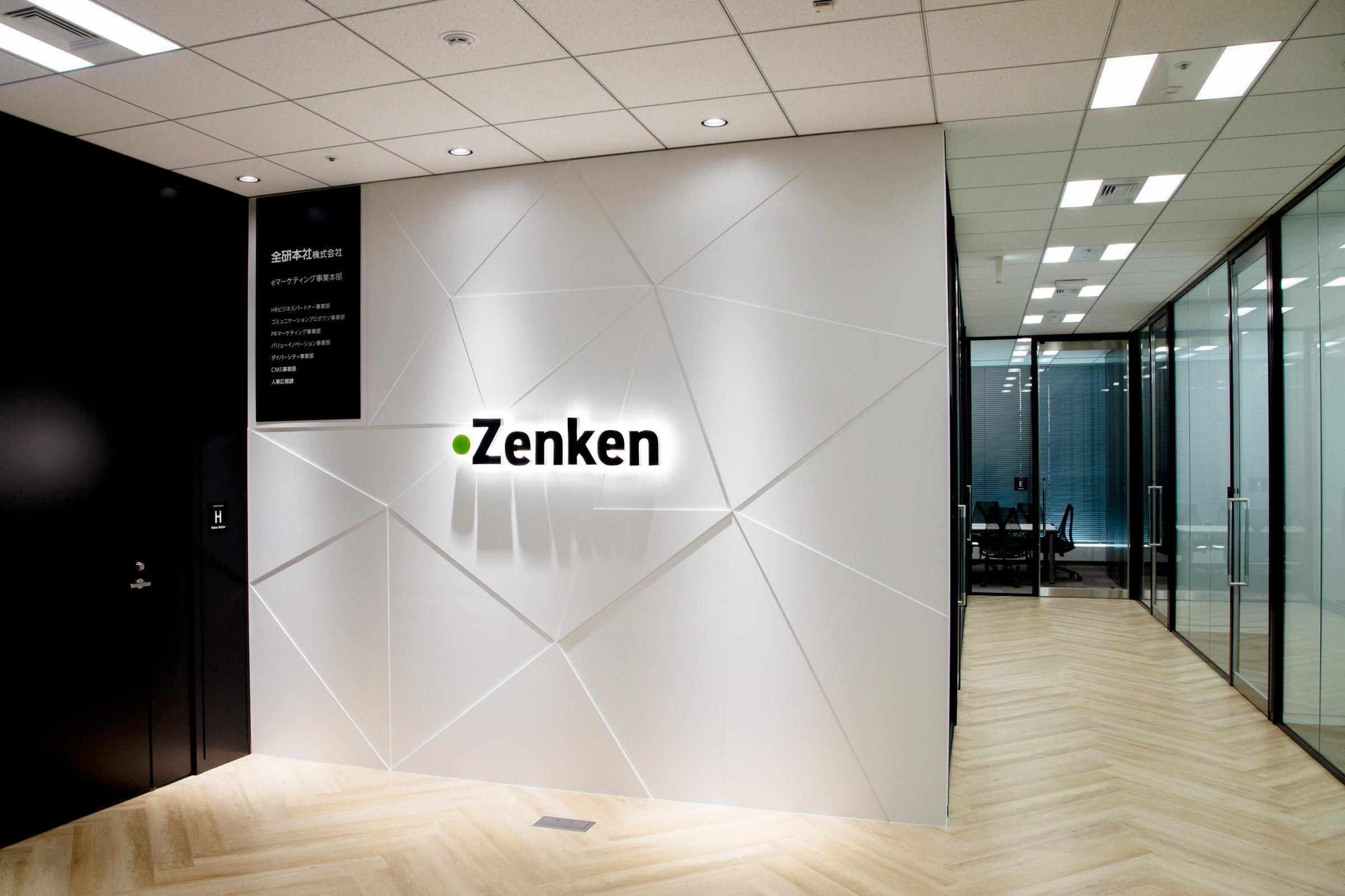 2月に新オフィスに移転したばかりです。オープンな環境で、思い切り仕事を楽しんで下さい。